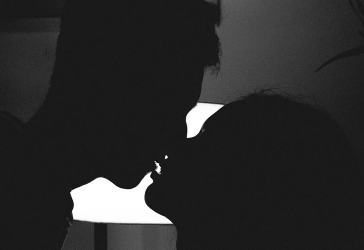 Faut-il oser un baiser lors du premier rendez-vous ?