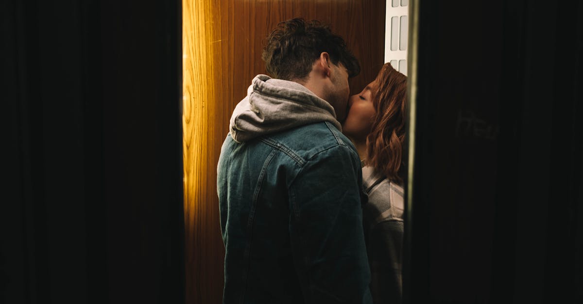 découvrez les différentes perceptions de la sensibilité masculine et comprenez mieux les émotions et réceptivités propres aux hommes.