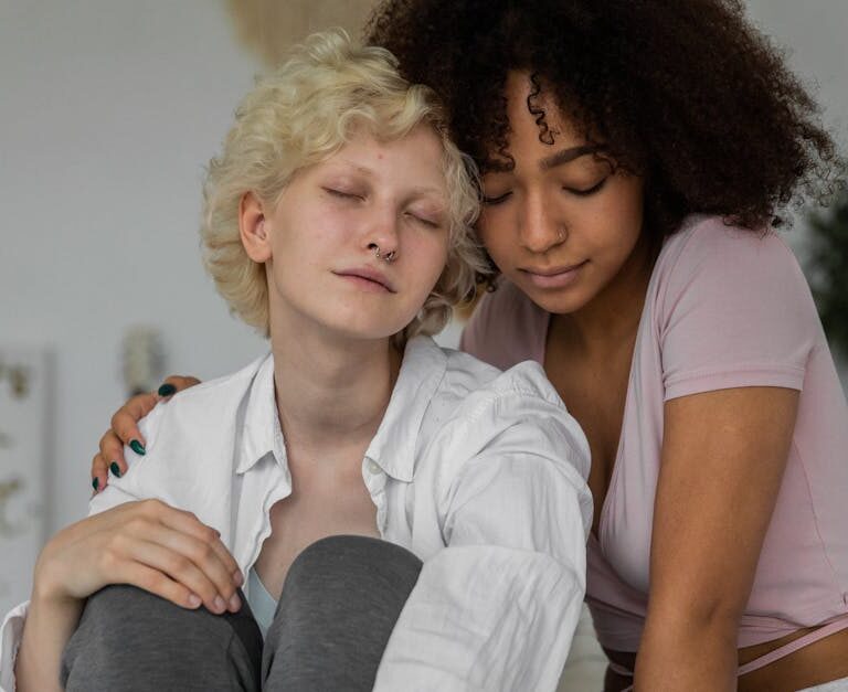 Les signes qui montrent que votre ami(e) a des sentiments pour vous