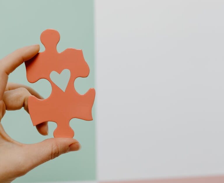 Comment choisir le bon prétendant sur Meetic et bien gérer vos échanges ?