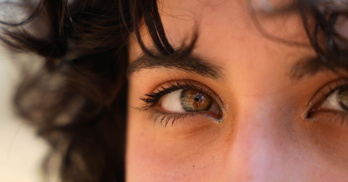 découvrez l'art d'un regard captivant qui séduit et fascine. explorez des astuces et conseils pour sublimer votre regard au quotidien.