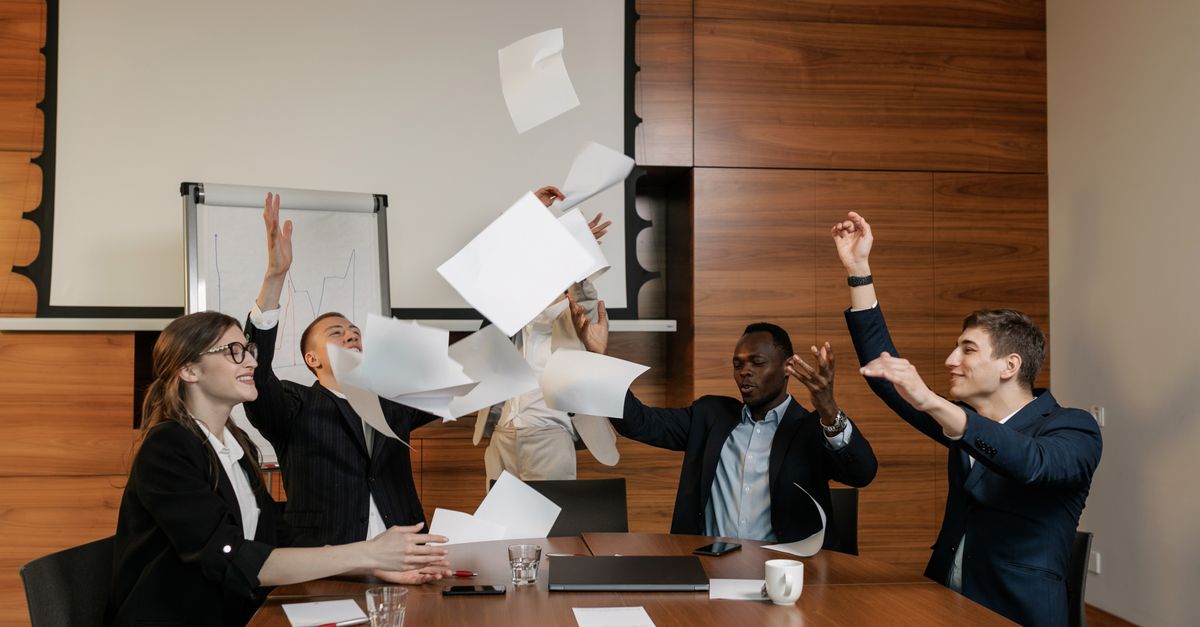 découvrez les bonnes manières indispensables pour réussir vos réunions et instaurer un climat professionnel efficace et respectueux.