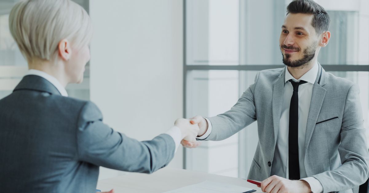 découvrez les bonnes manières essentielles pour des réunions réussies et efficaces, favorisant la collaboration et le respect mutuel.