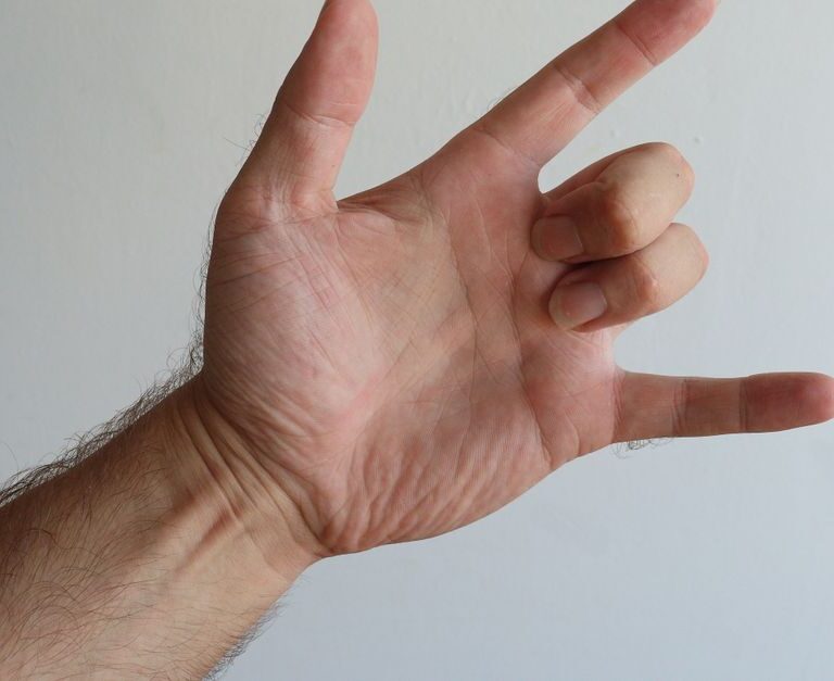 cinq signaux du corps qui témoignent de l’attirance cinq signaux du corps qui témoignent de l’attirance