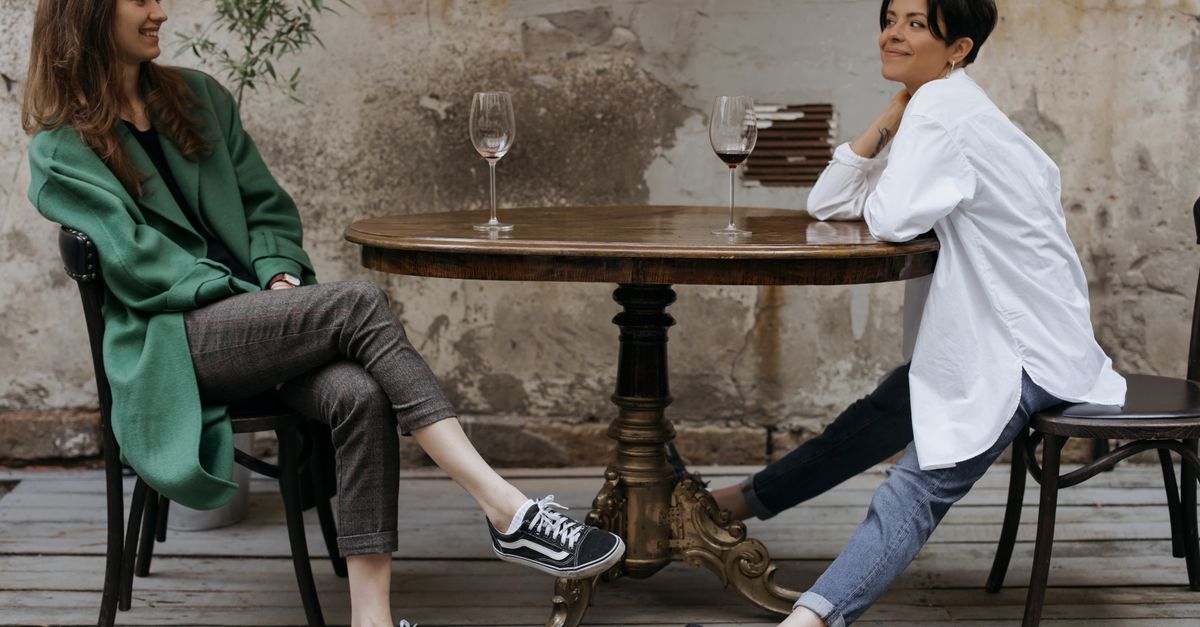 découvrez des idées originales et efficaces pour engager la conversation, briser la glace et créer des échanges plus naturels en toutes occasions.