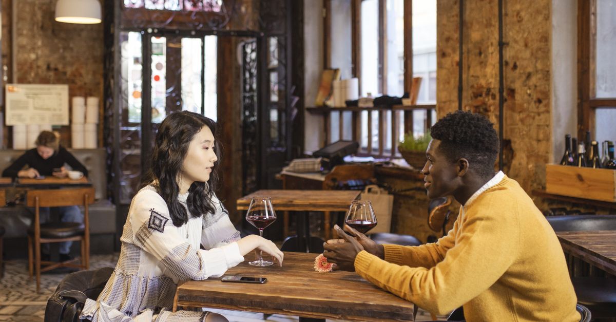 découvrez nos conseils essentiels pour réussir votre premier rendez-vous : confiance, conversations intéressantes et astuces pour faire bonne impression.