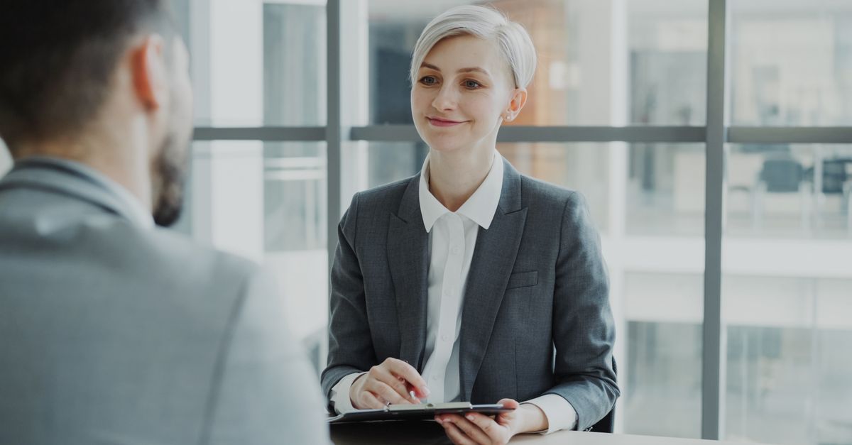 découvrez les stratégies efficaces d'impression management pour maîtriser votre image professionnelle et influencer positivement votre entourage.