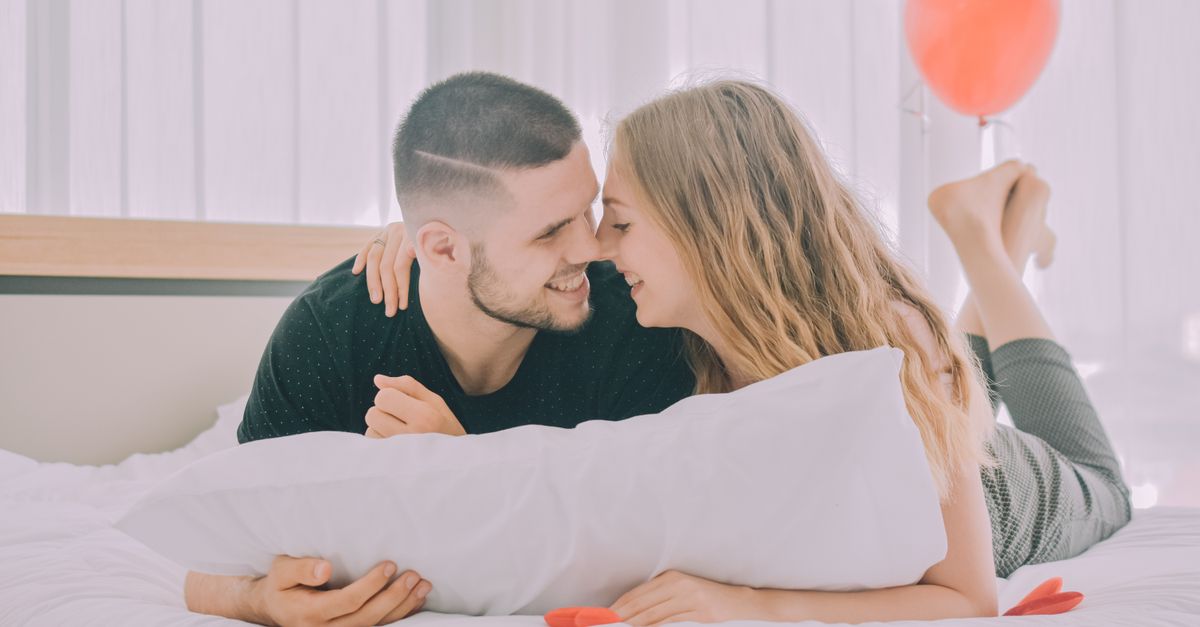 découvrez des conseils essentiels pour entretenir la passion et le désir dans une relation à longue distance, et faites durer votre connexion malgré la distance.