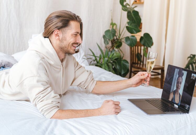 Les relations à distance : avantages et inconvénients