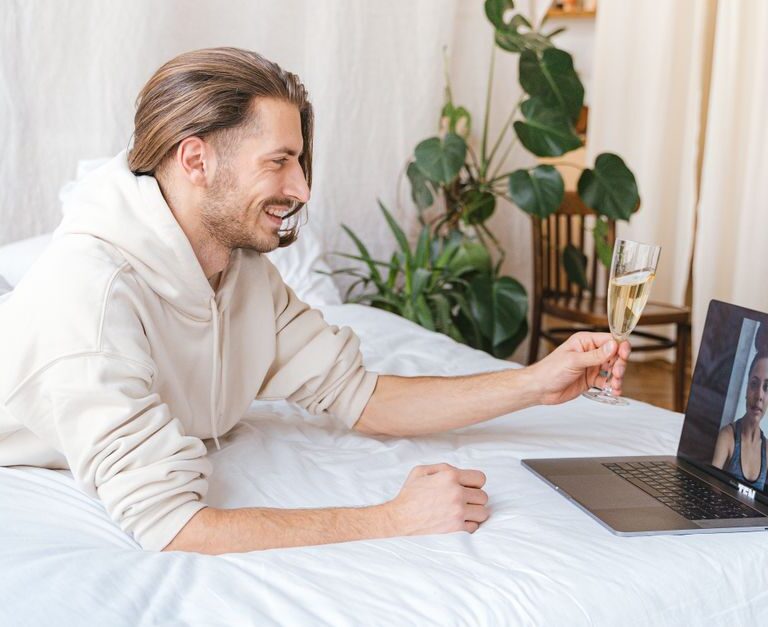 Les relations à distance : avantages et inconvénients