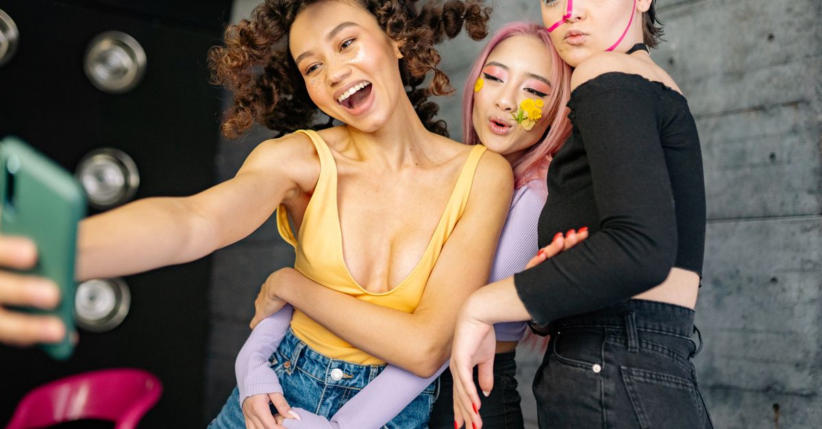 découvrez comment réaliser le selfie audacieux parfait avec nos conseils pour capturer votre personnalité et votre style en toute confiance.