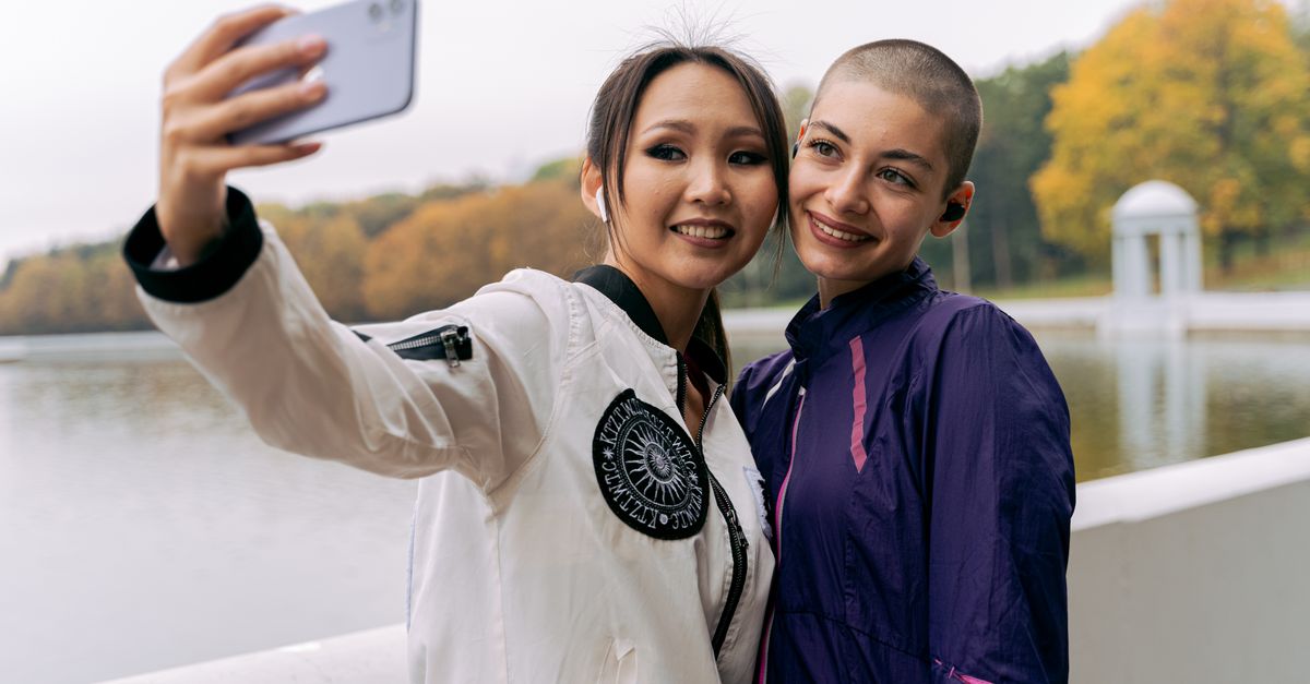 découvrez comment prendre un selfie audacieux qui reflète votre confiance et votre style unique. astuces et conseils pour des photos impactantes.