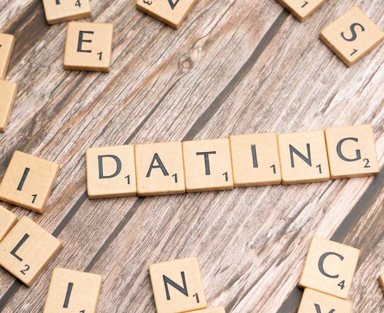 L’amour sur internet : les petites tromperies innocentes L’amour sur internet : les petites tromperies innocentes