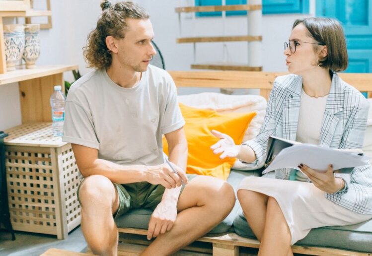 Comment engager la conversation avec un premier texto ? Comment engager la conversation avec un premier texto ?